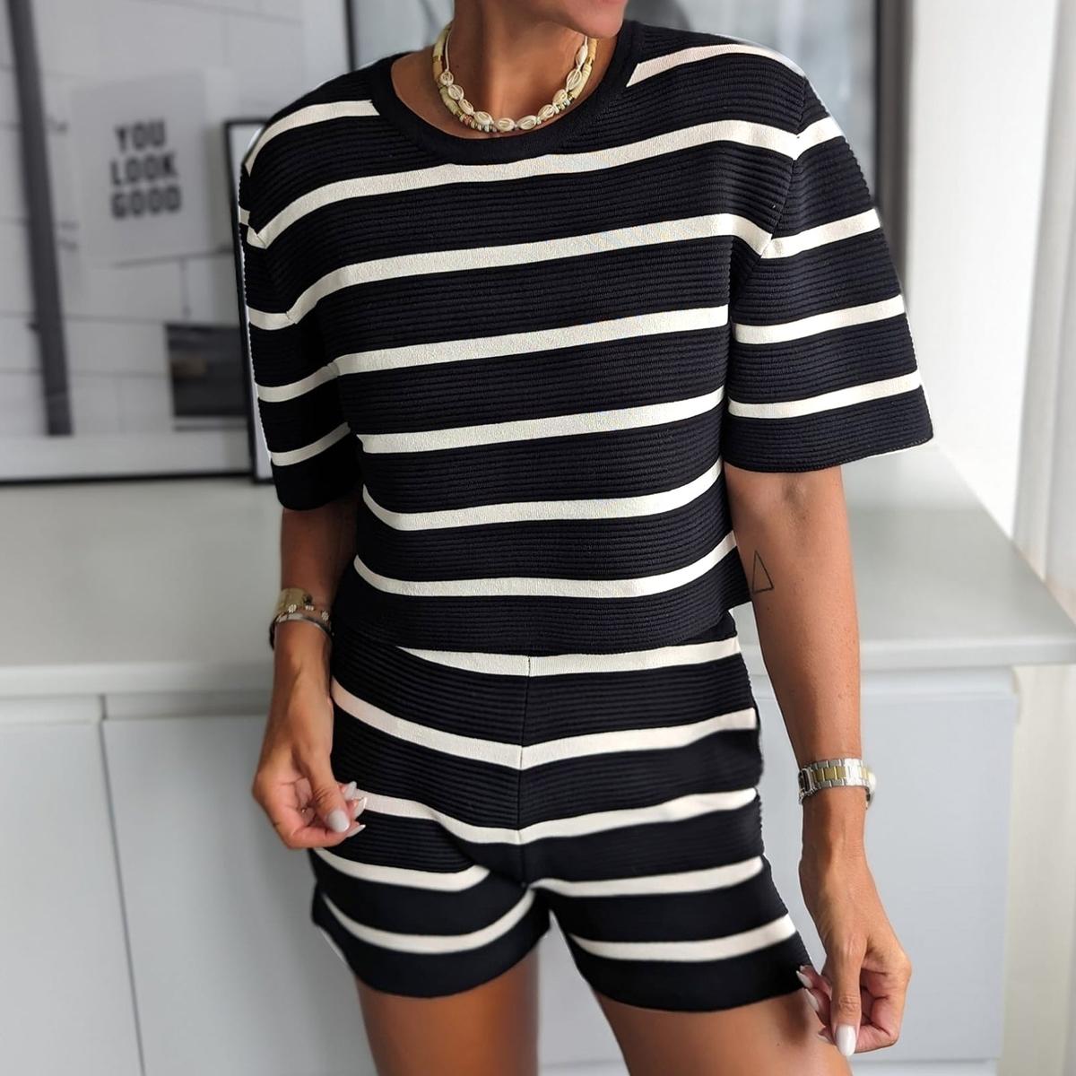 Comfy Short Sleeve Gestreiftes Zweiteiler-Set - Herbstslook mit Stil & Komfort