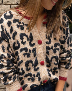 Kuscheliger Herbst-Cardigan mit Leopardenmuster - Wohlfühlmode für kühle Tage