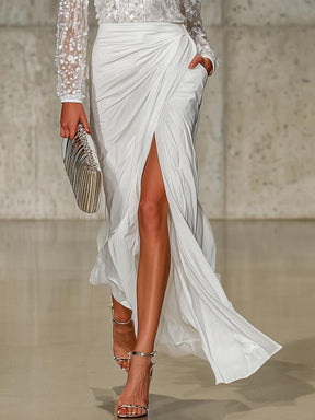 Winter Glamour: Silver Sequins Maxi Kleid mit High Slit und Rundhals