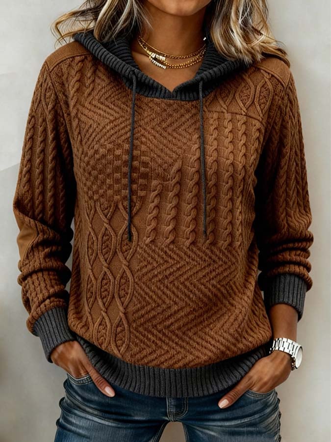 Winterlicher Chic: Brauner Strickpullover mit Kapuze & Farbblock-Design