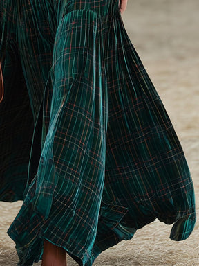 Herbstliches Luxus-Maxikleid: Samtig weiches Karo-Design für jede Gelegenheit