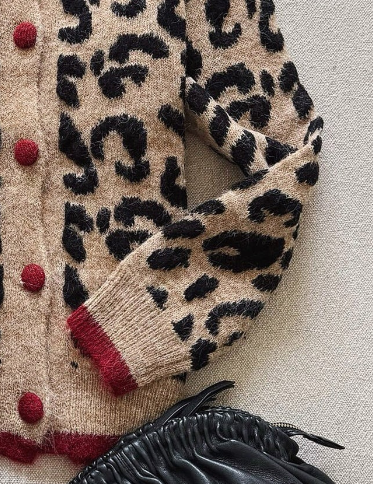 Kuscheliger Herbst-Cardigan mit Leopardenmuster - Wohlfühlmode für kühle Tage