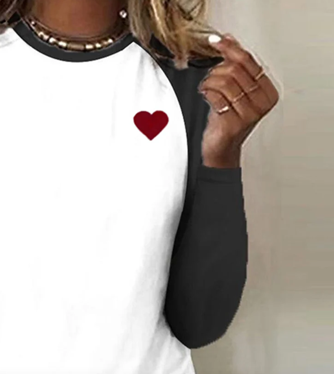 Winter Damen Longsleeve mit Herzprint – warm & stylisch