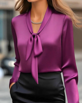 Herbstlicher Luxus: Purple Satin Long Sleeve Bluse mit Bindekragen