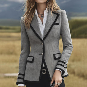 Herbstlicher Herringbone-Blazer: Klassische Eleganz trifft moderne Details