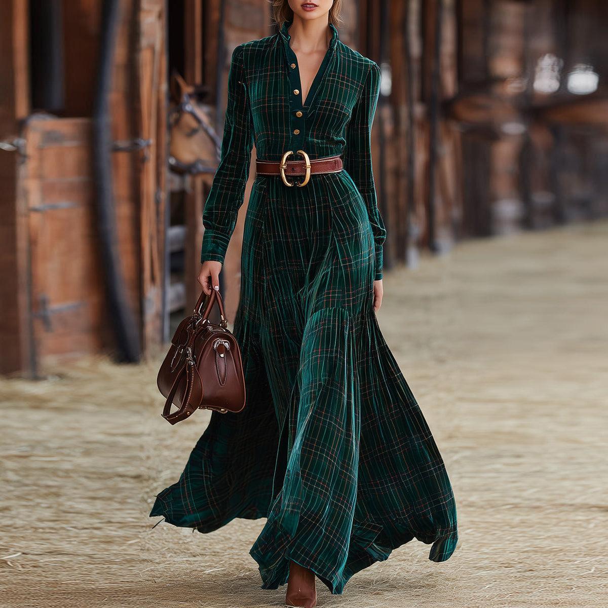 Herbstliches Luxus-Maxikleid: Samtig weiches Karo-Design für jede Gelegenheit