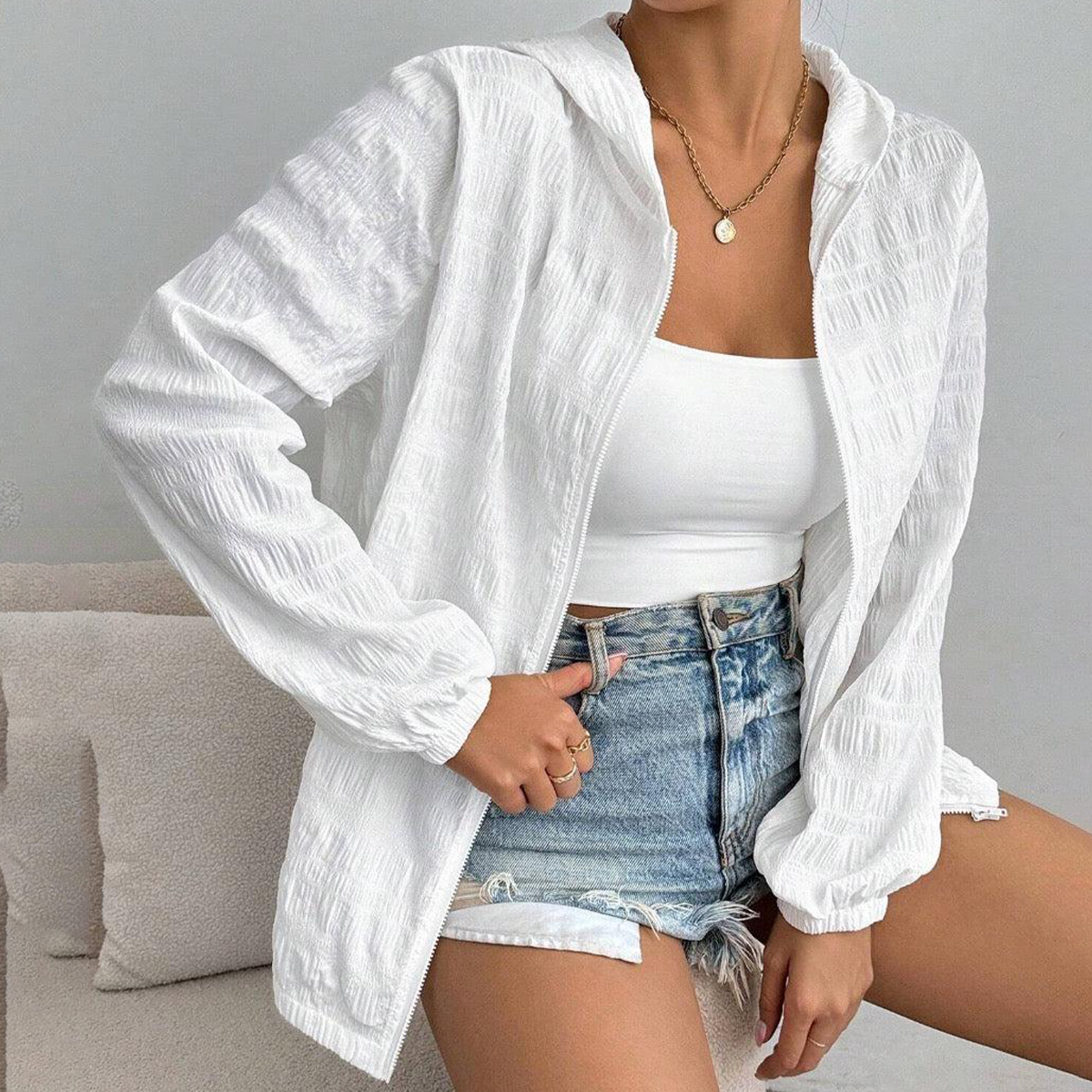 Herbstlicher Komfort: Kuscheliger White Plain Hoodie - Minimalistisch & Stilvoll