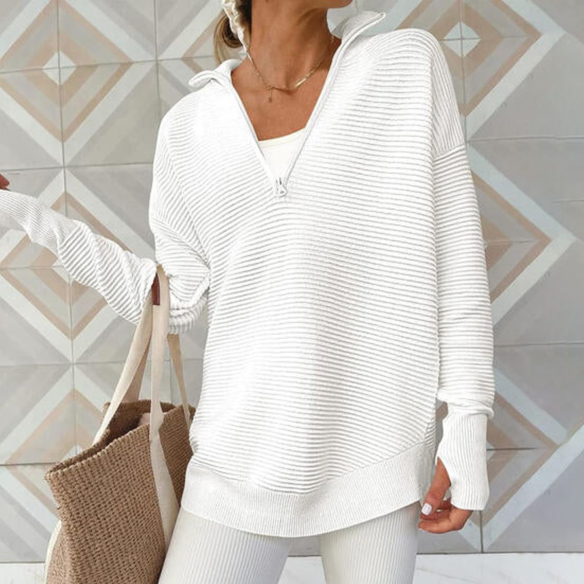 Simple White V-Neck Long Sleeve Sweater - Dein stilvoller Begleiter für den Herbst