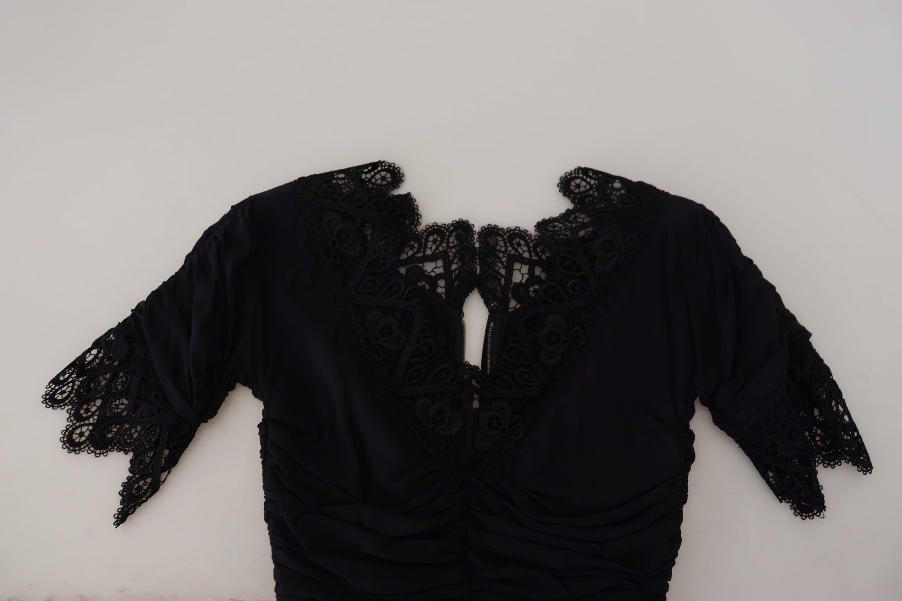 Dolce & Gabbana Schwarzes Midi-Bodycon-Kleid aus Seide mit Spitze