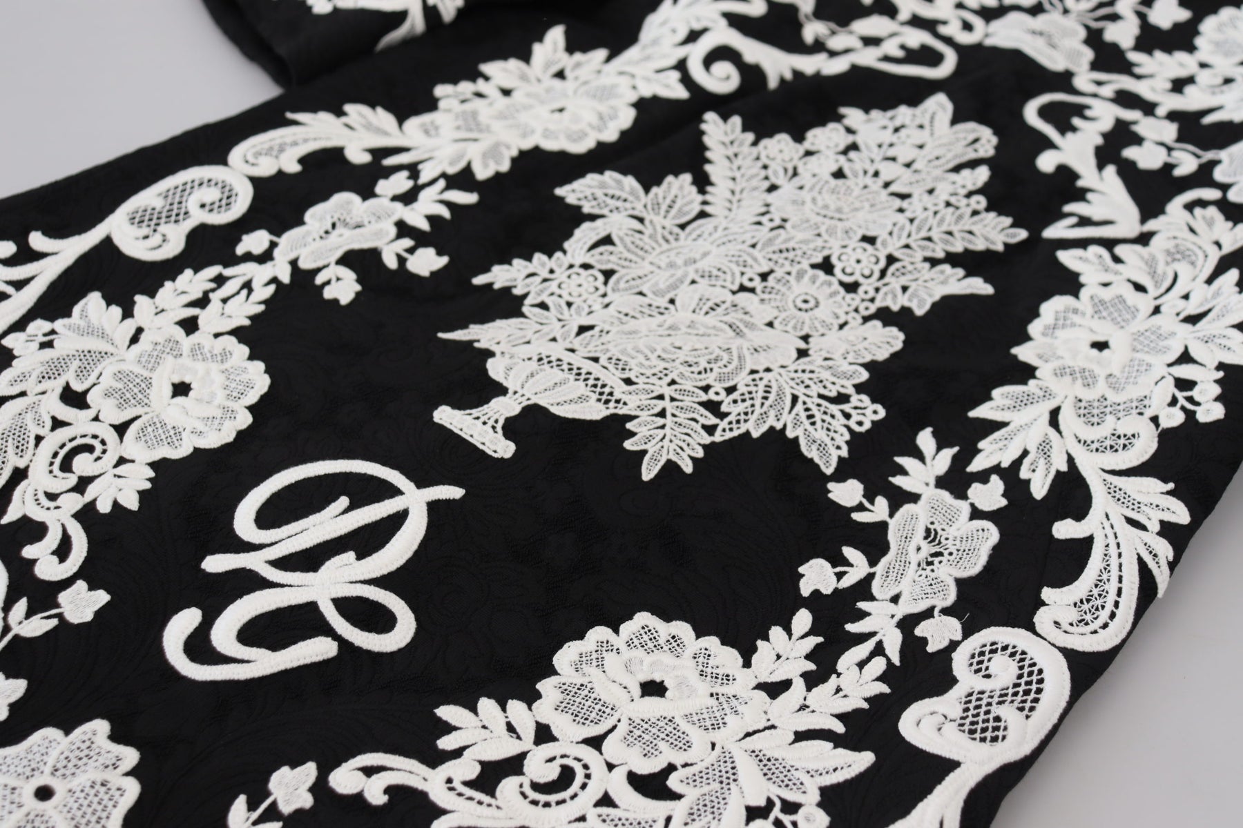 Dolce & Gabbana Schwarzes Kleid mit Spitzenbesatz und halben Ärmeln in A-Linie