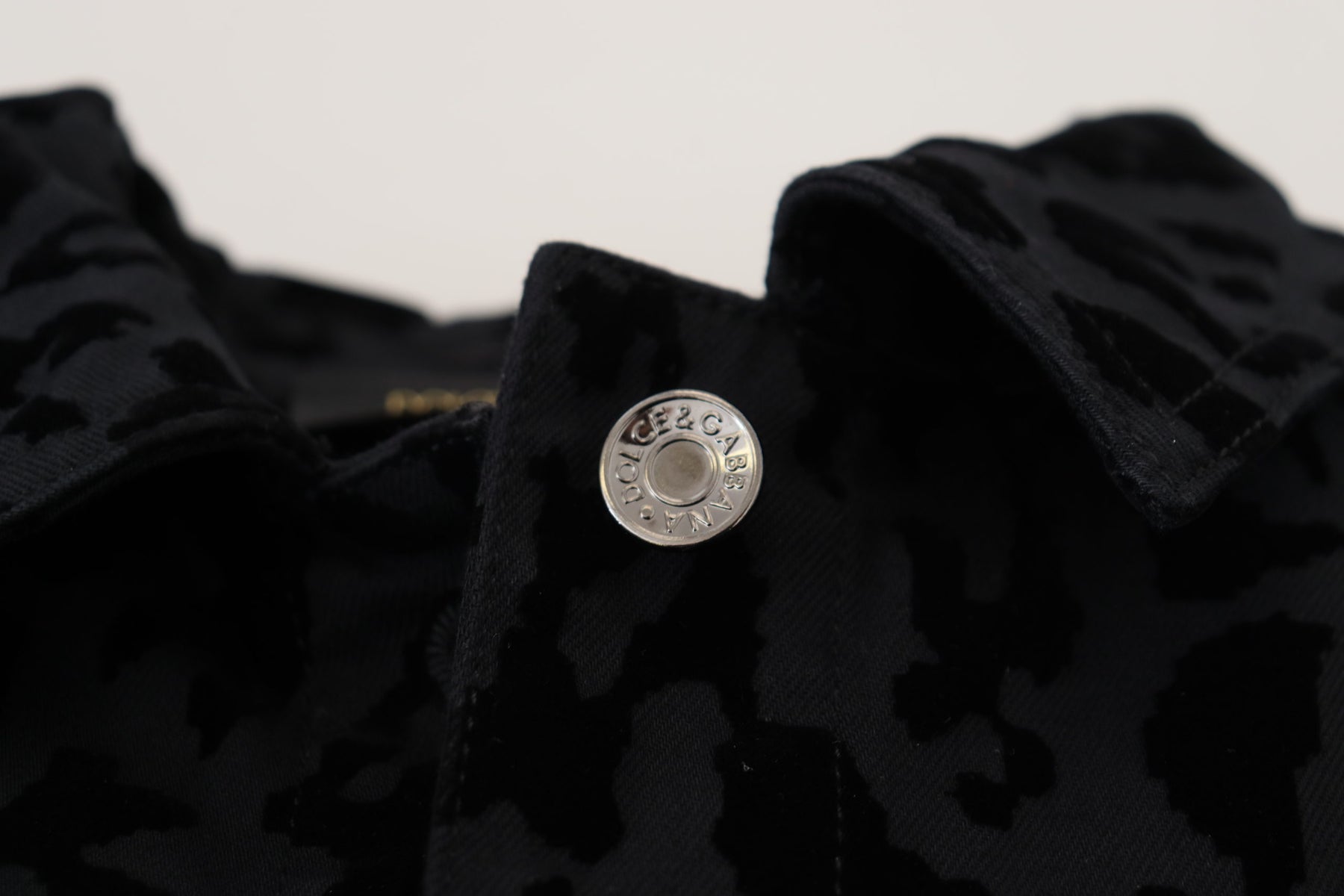 Dolce & Gabbana Schwarze Leoparden-Langarm-Jacke aus Denim-Baumwolle