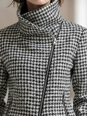 Herbst-Eleganz: Asymmetrischer Mantel im Hahnentrittmuster - Chic & Warm