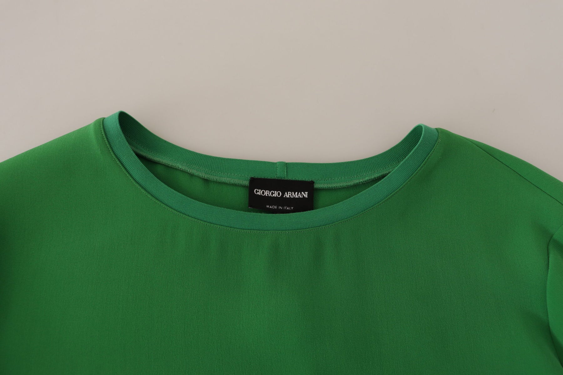 Armani Grüner Seidenpullover mit langen Ärmeln und Rundhalsausschnitt