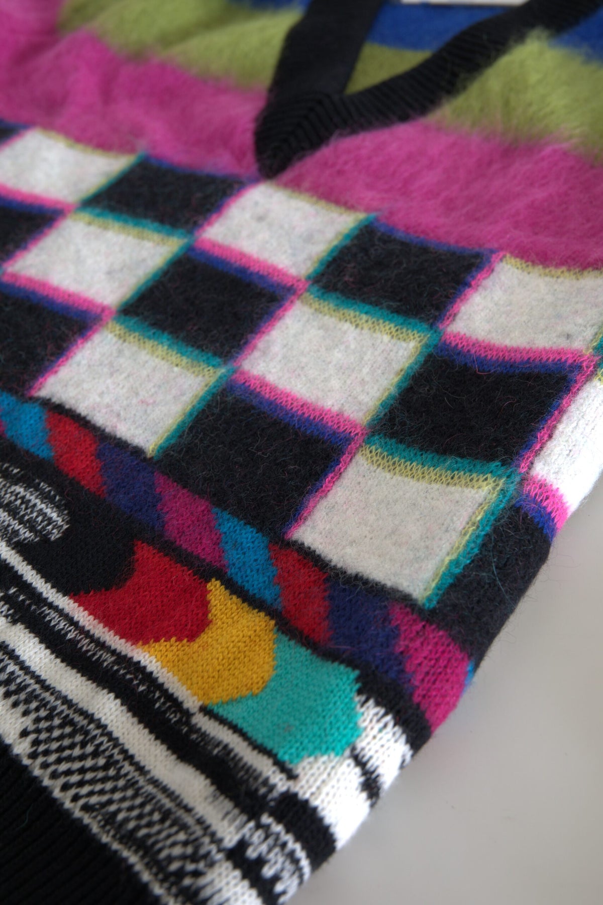 Dolce & Gabbana Mehrfarbig gestreifter Pullover mit V-Ausschnitt