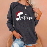 Kuscheliges Believe Weihnachtssweatshirt grau mit Santa-Hut