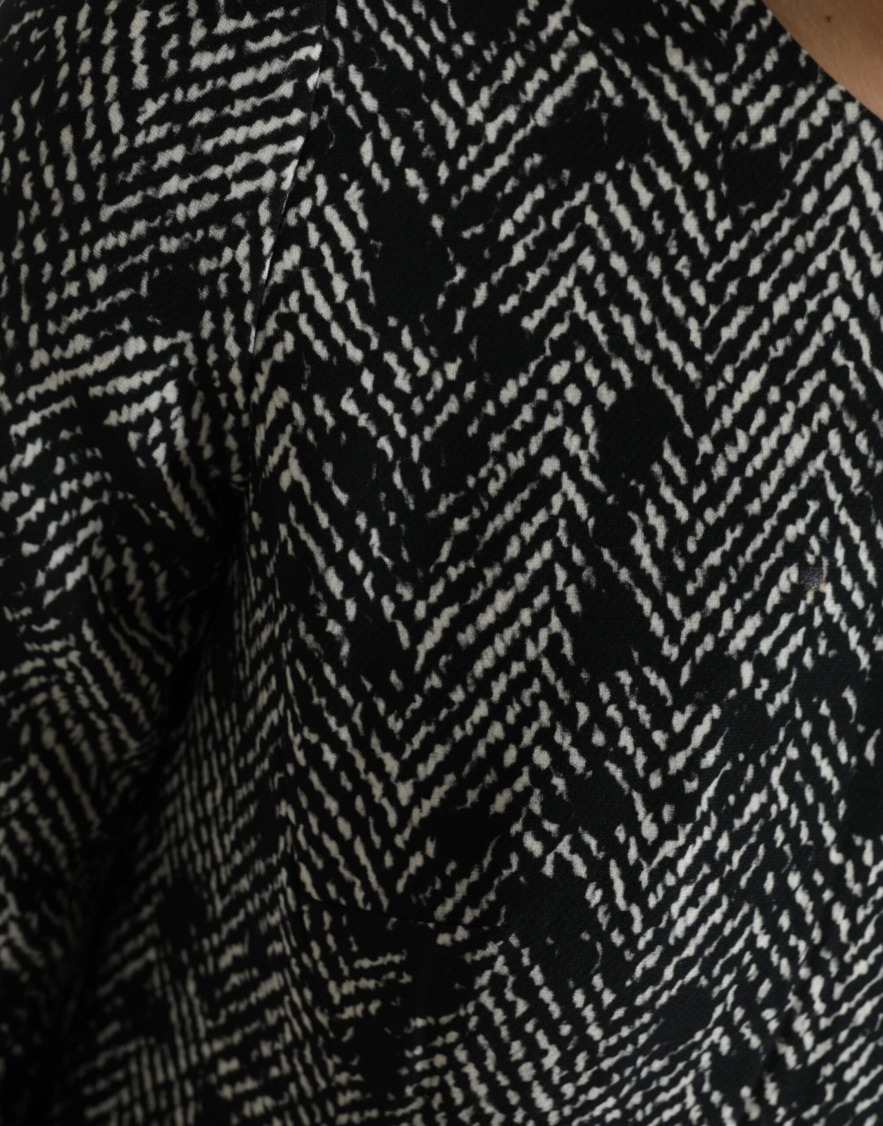 Dolce & Gabbana Schwarzes Chevron-Polyester-Shift-Minikleid