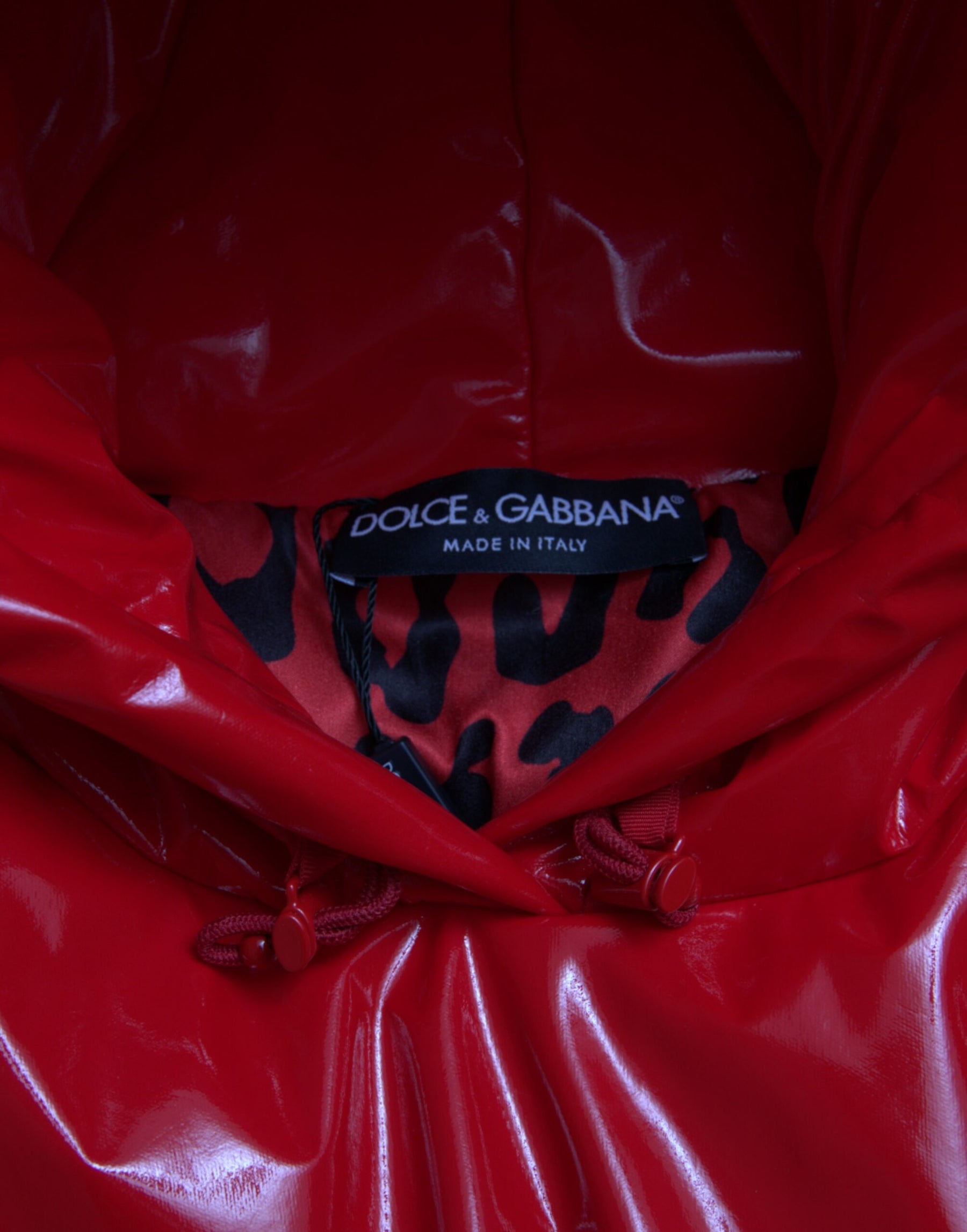 Dolce & Gabbana Glänzend rote Kurzmantel-Jacke mit Kapuze