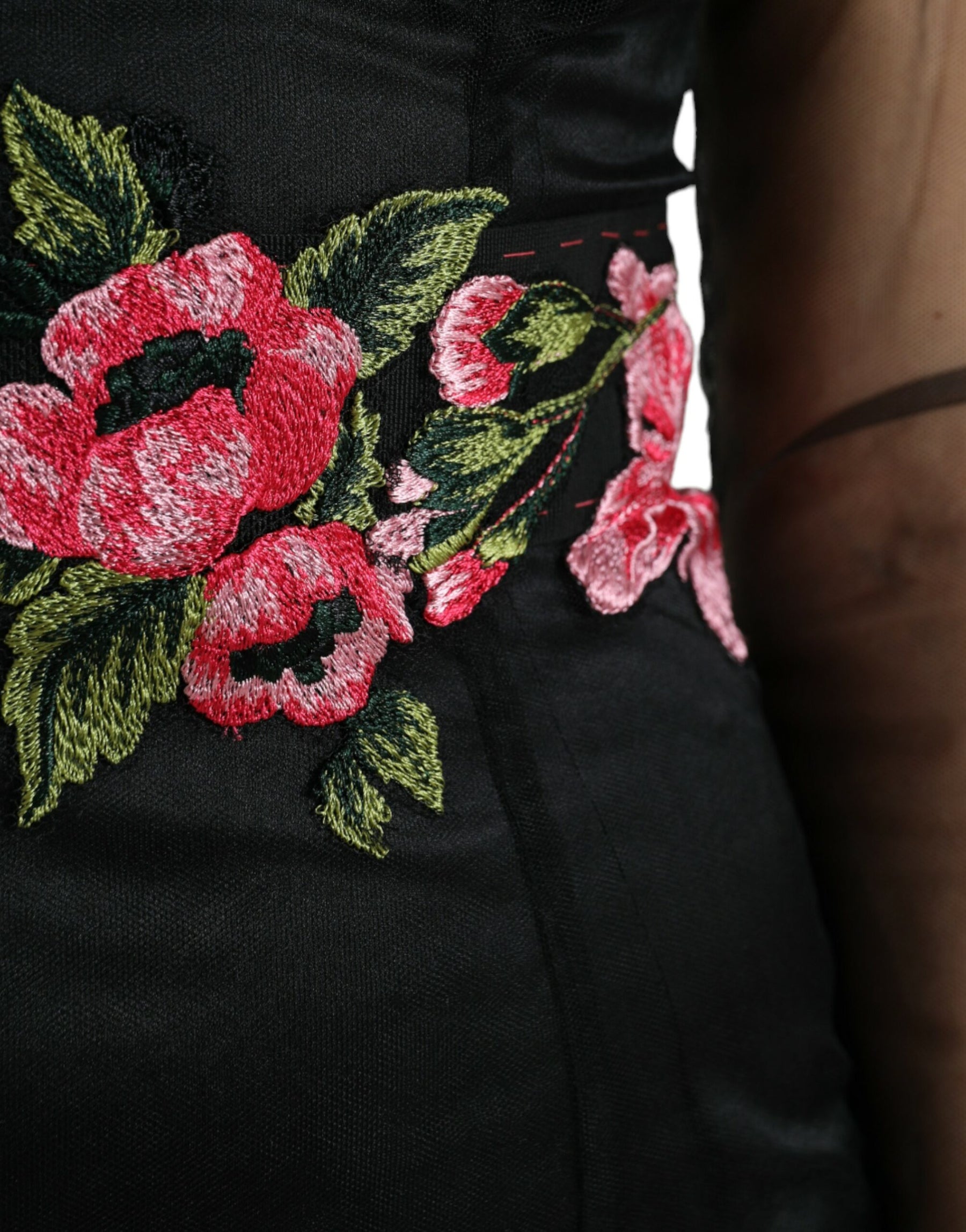 Dolce & Gabbana Schwarzes Kleid mit floraler Stickerei aus Mesh-Tüll