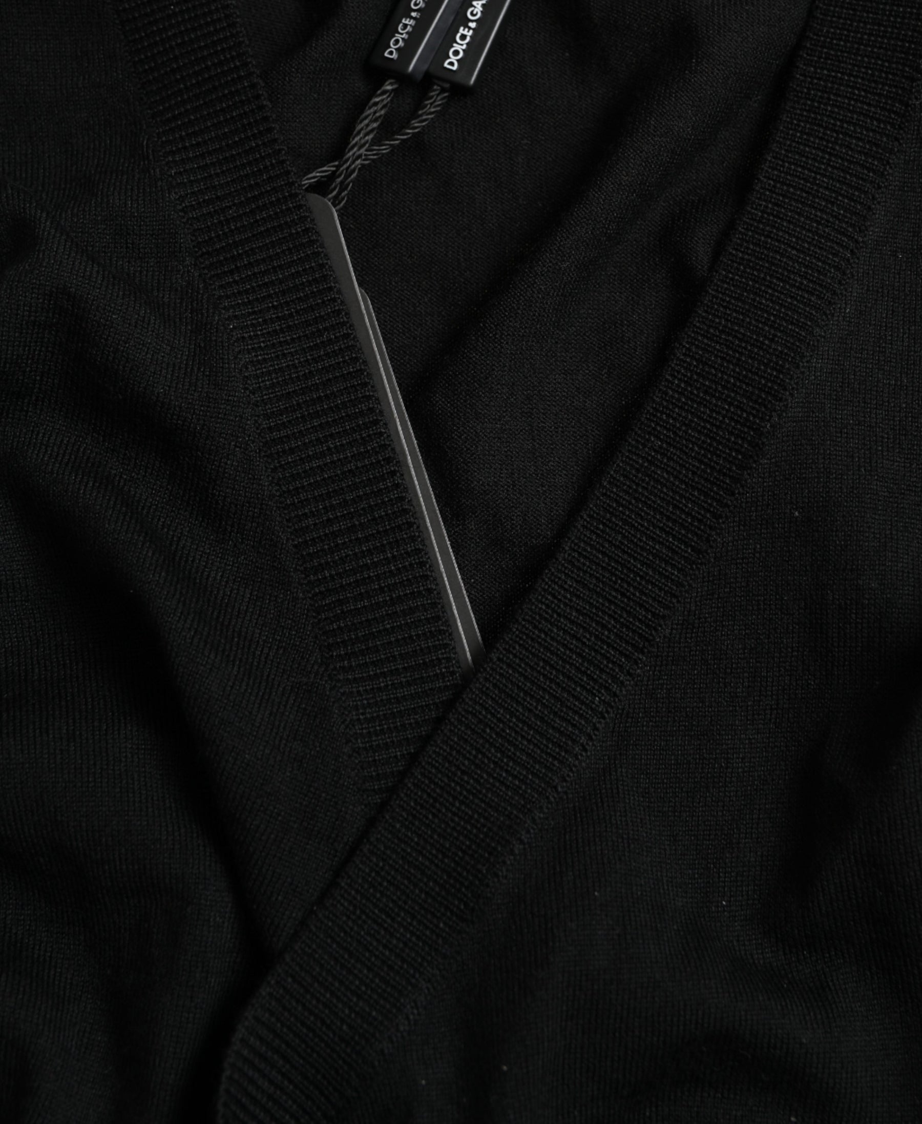 Dolce & Gabbana Schwarzer Wollpullover mit V-Ausschnitt und gekreuztem Kragen