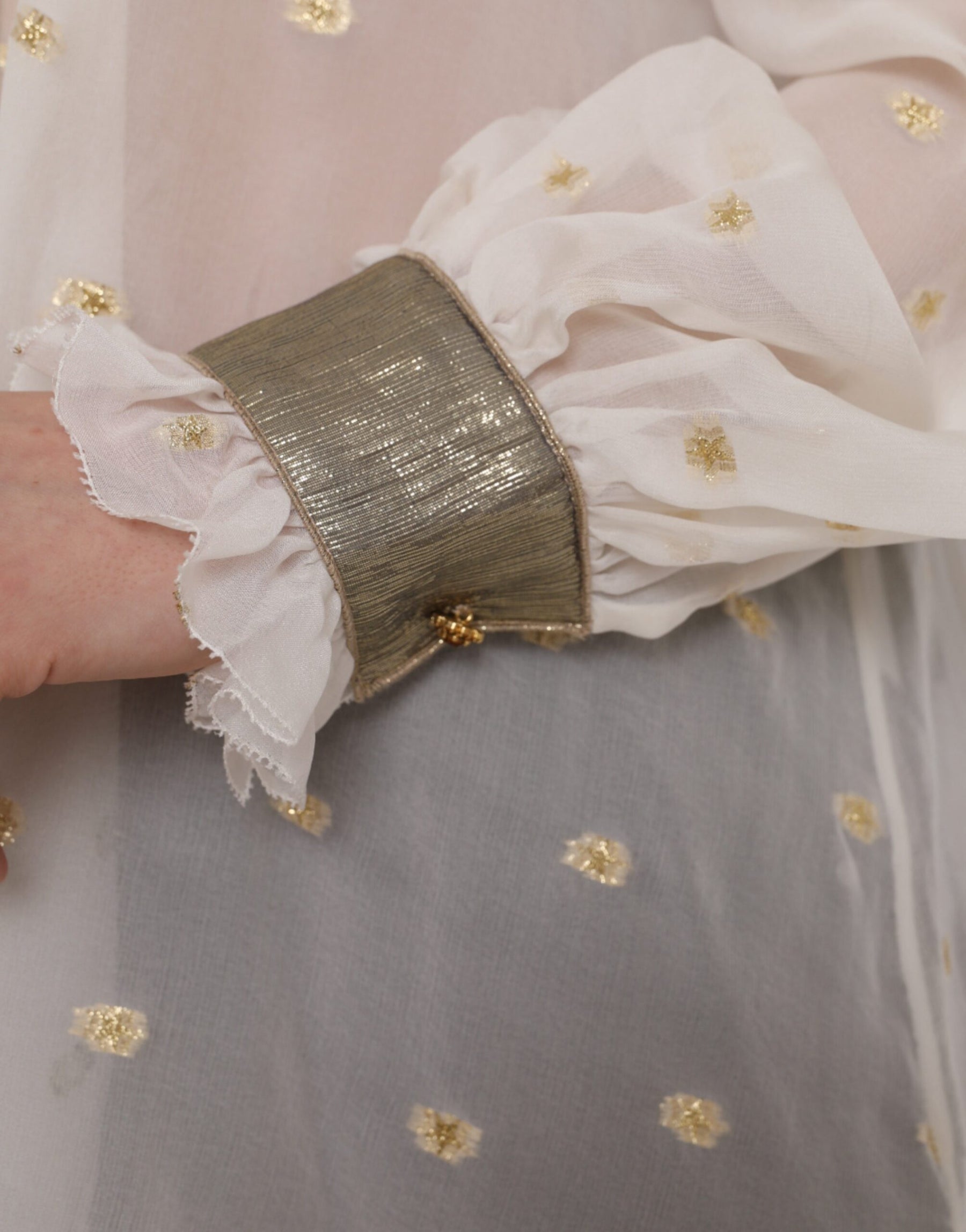 Dolce & Gabbana Off White Seidenmischung Ascot-Kragen Bluse Top