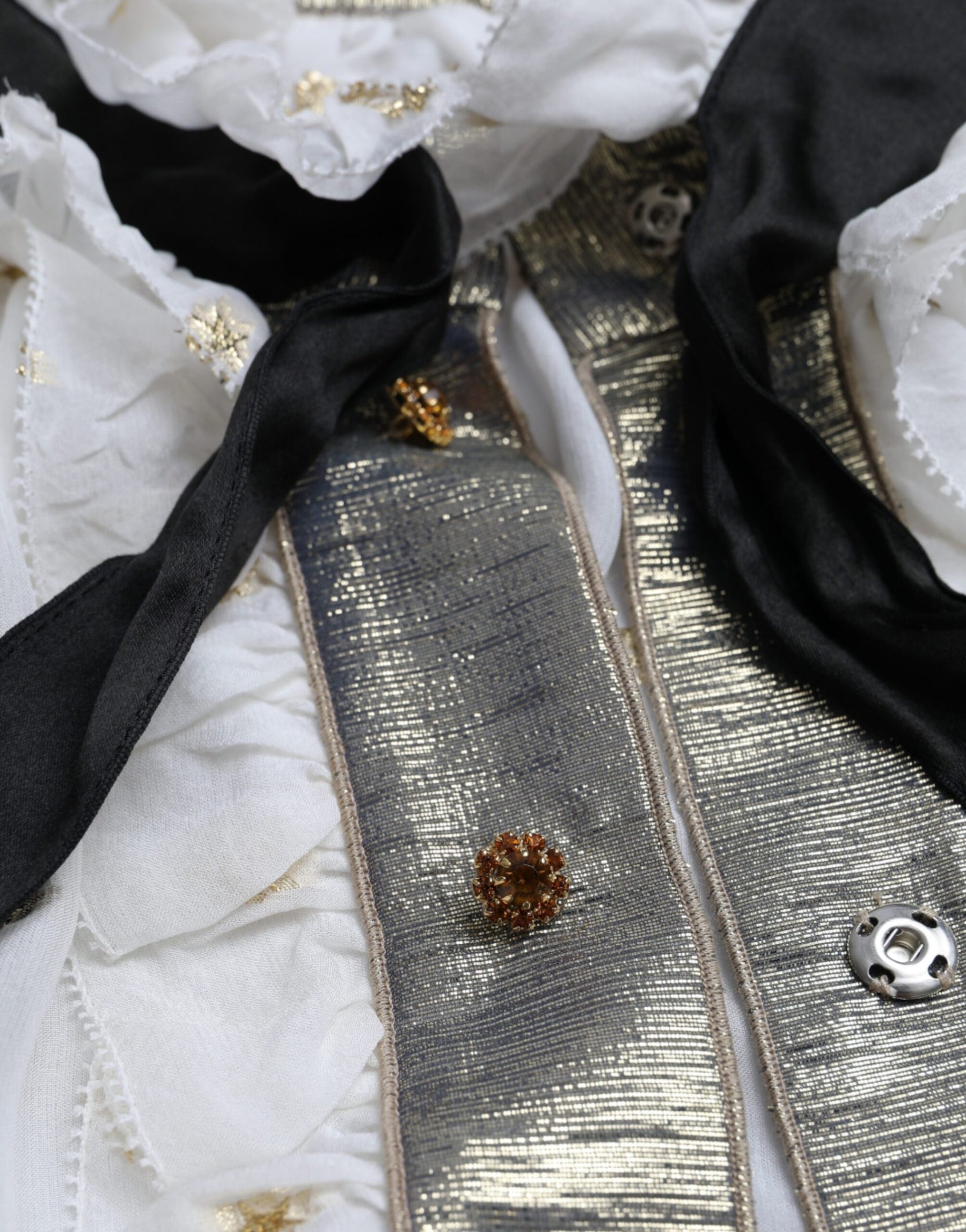 Dolce & Gabbana Off White Seidenmischung Ascot-Kragen Bluse Top