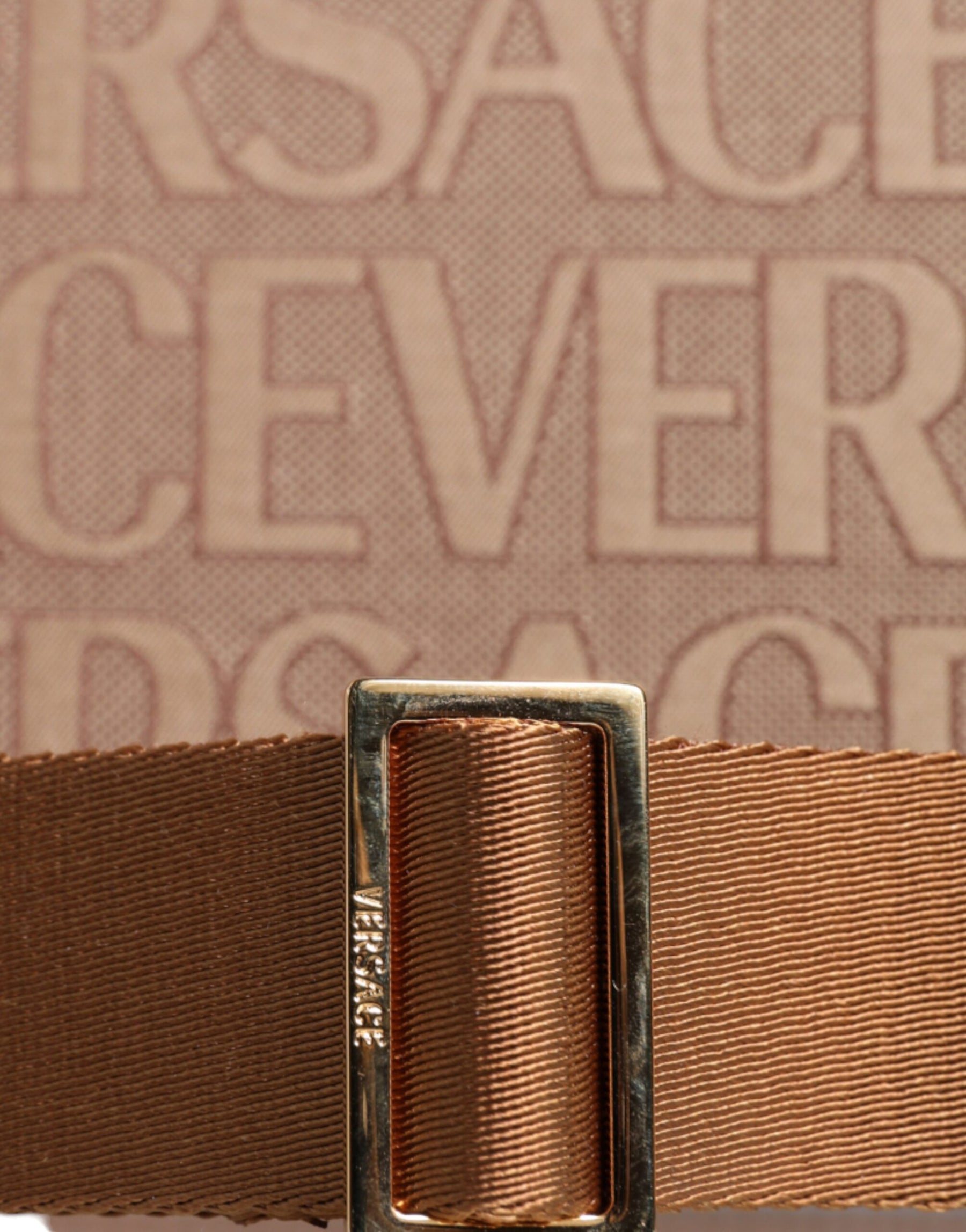 Versace Braune Jacquard-Leder-Logo-Crossbody-Tasche mit Obergriff