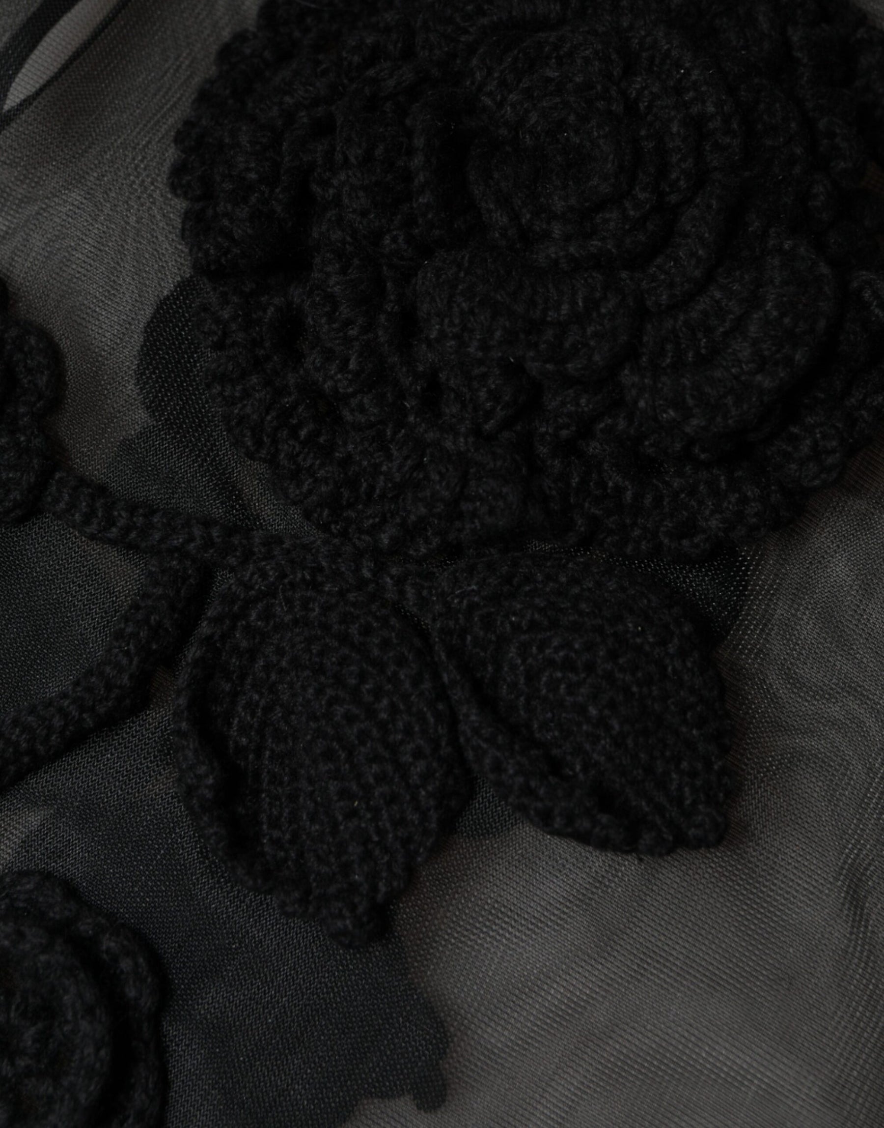 Dolce & Gabbana Schwarze Bluse aus transparentem Nylon-Netz mit Blumenmuster