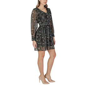 Only Schwarzer Recycelter Polyester kurz