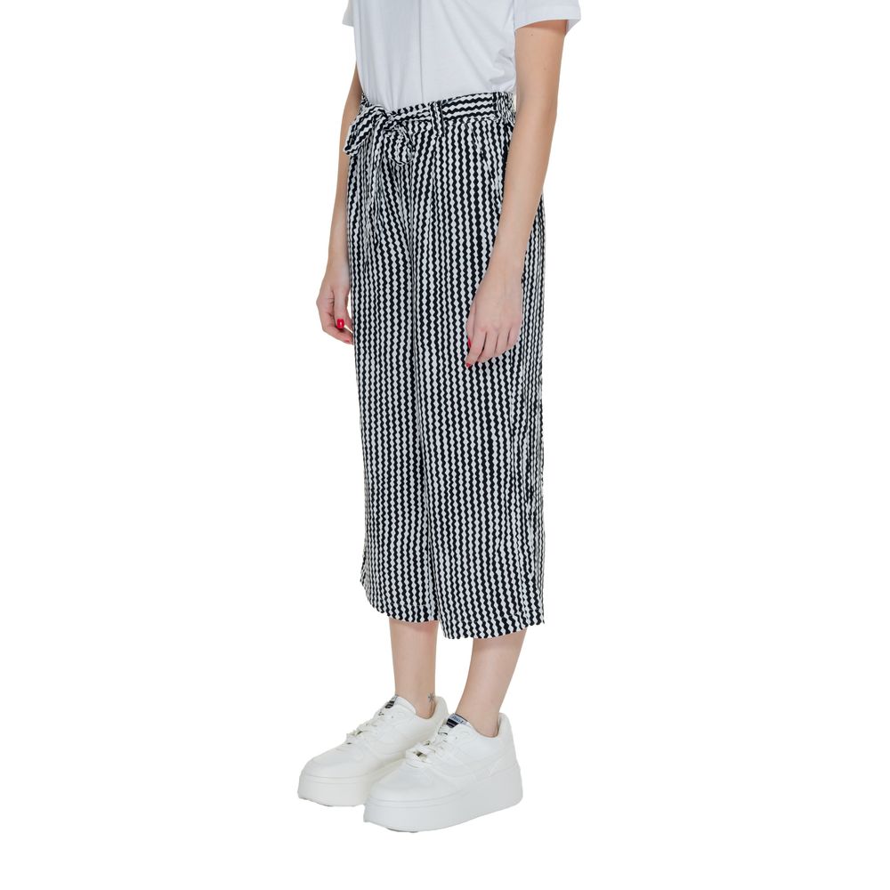 Only Schwarze Viskose-Cropped-Hose