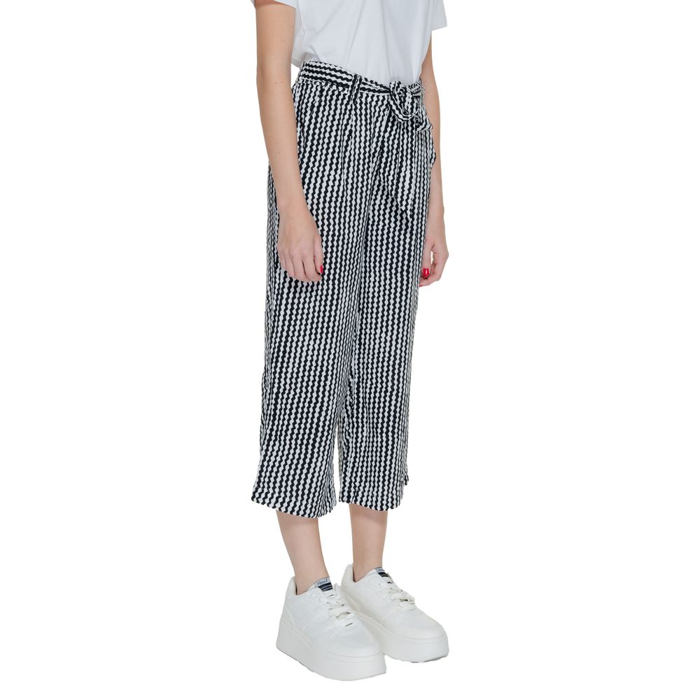 Only Schwarze Viskose-Cropped-Hose