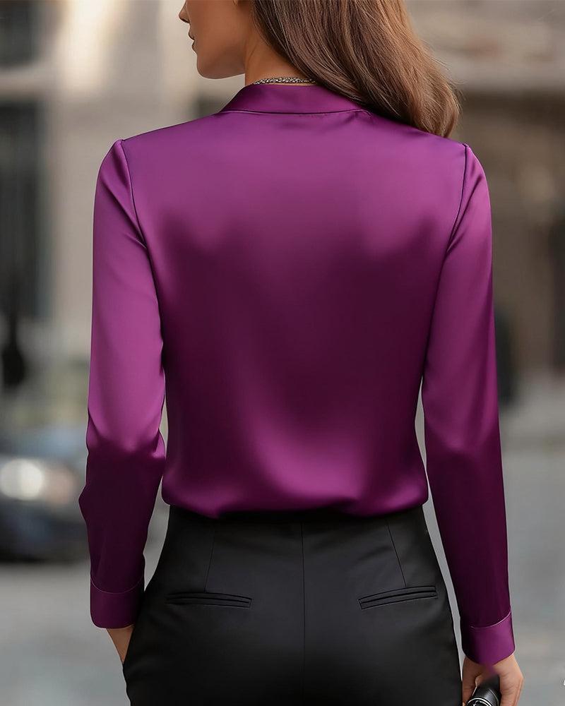 Herbstlicher Luxus: Purple Satin Long Sleeve Bluse mit Bindekragen