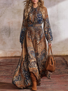 Winter-Boho-Chic: Maxi-Kleid mit Brauner Bohemian-Print für kalte Tage