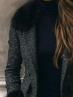Winter-Wunder: Luxuriöser Schwarzer Tweedmantel mit Fellbesatz