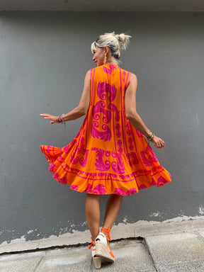 Orangefarbenes Ärmelloses Minikleid - Der perfekte Herbstsbegleiter