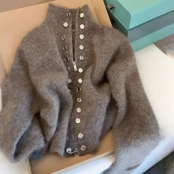 Kuscheliger Fuzzy Grey High Neck Cardigan - Der perfekte Herbstbegleiter