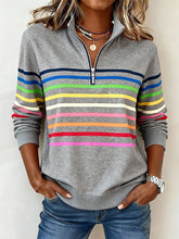 Kuscheliges Winter Sweatshirt grau mit bunten Rainbow-Streifen