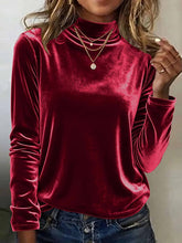 Weinrotes Samtshirt Winterglanz mit Stehkragen, festlich warm