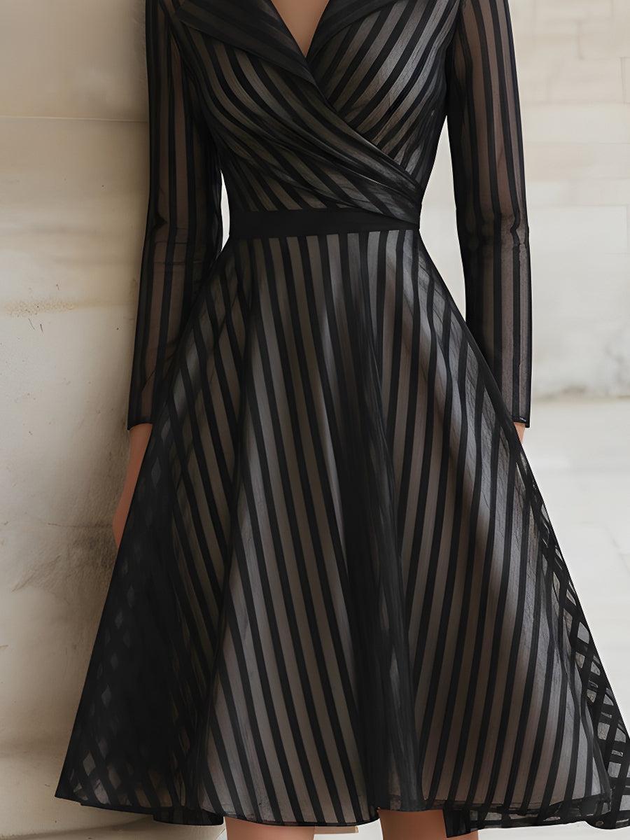 Herbstliches Wickel-Midi-Kleid in Schwarz-Gestreift - Elegant & Komfortabel