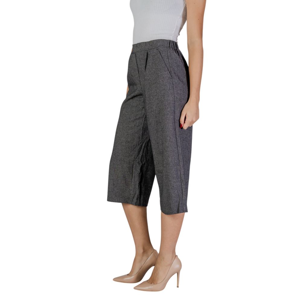 Vero Moda Schwarze und weiße Polyester-Hose in Kurzform