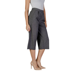Vero Moda Schwarze und weiße Polyester-Hose in Kurzform