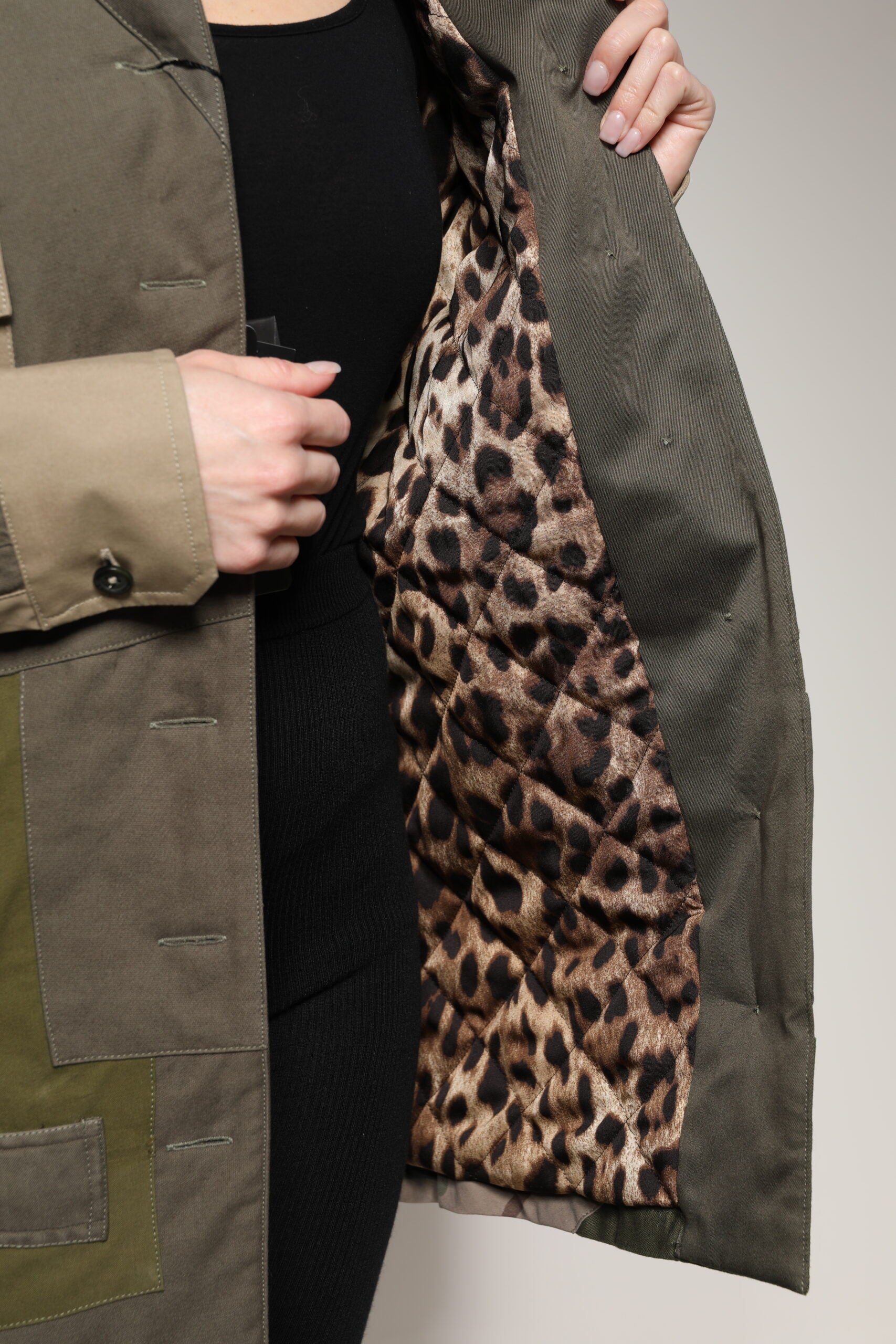 Dolce & Gabbana Militärgrüne Jacke aus Baumwolle mit Knopfleiste