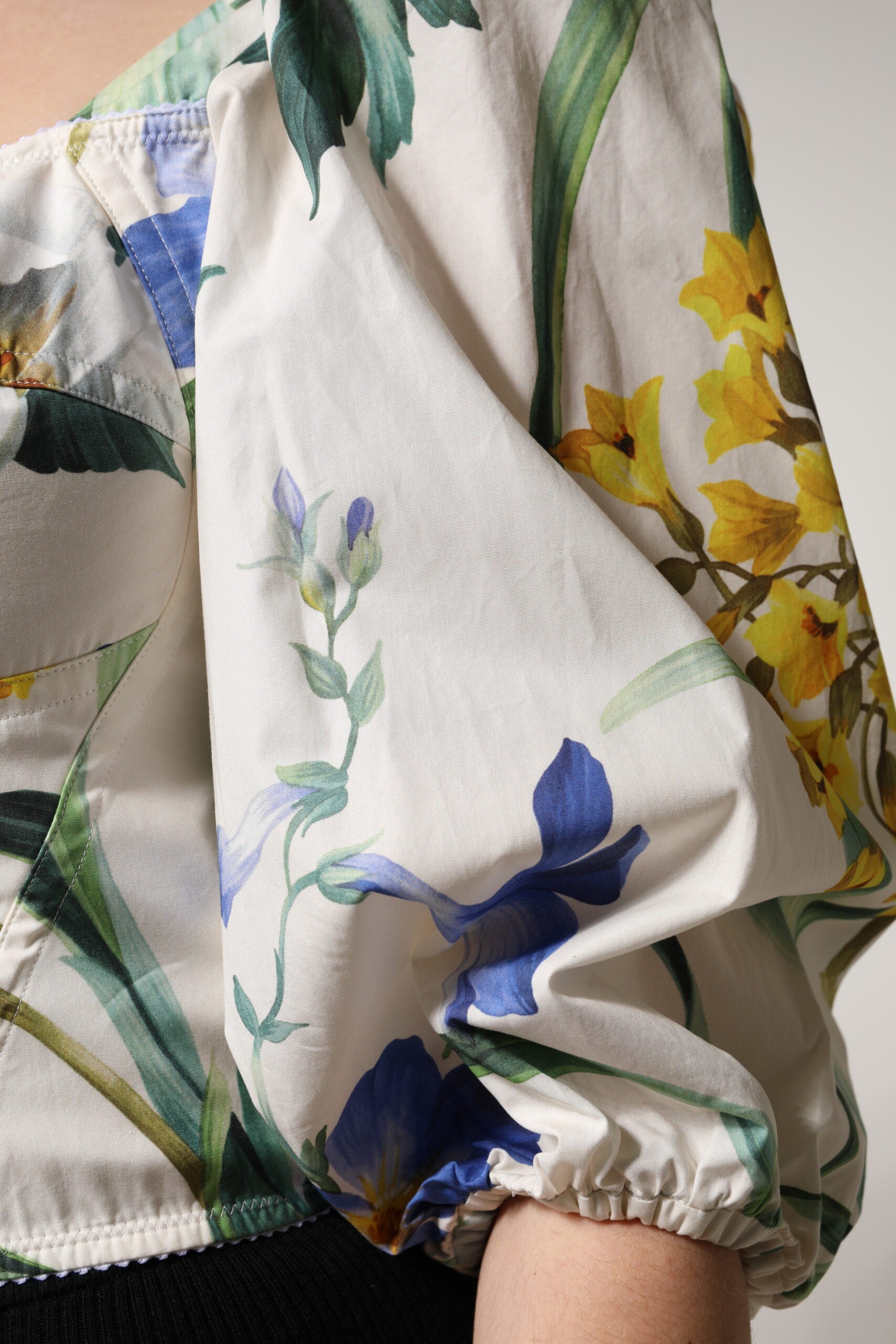 Dolce & Gabbana Weißes geblümtes Puffärmel-Kropfblusen-Top