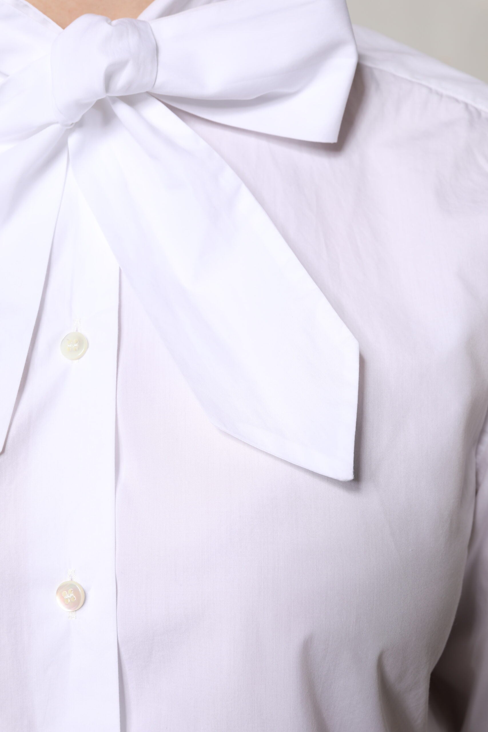 Dolce & Gabbana Weißer Ascot-Kragen Langarm-Bluse Top