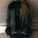 Winter-Wunder: Luxuriöser Schwarzer Tweedmantel mit Fellbesatz