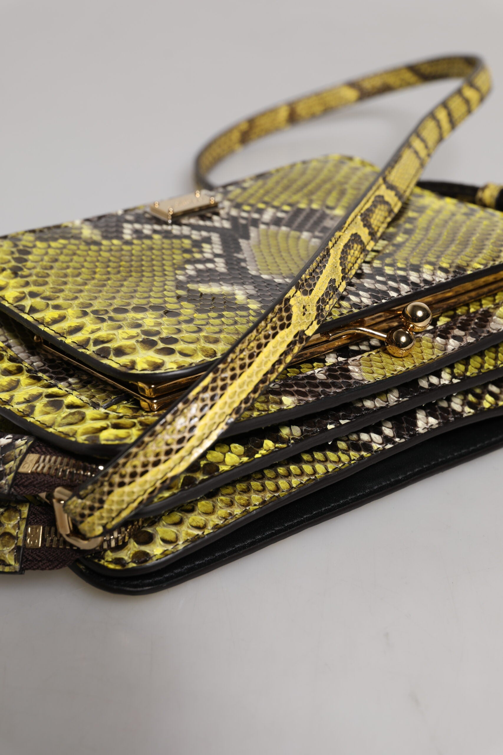 Dolce & Gabbana Grüne Exotenleder DG Plaque Crossbody Clutch Tasche