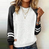 Herbstlicher Grauer Strickpullover mit Gestreiften Manschetten - Kuscheliger Trendsetter