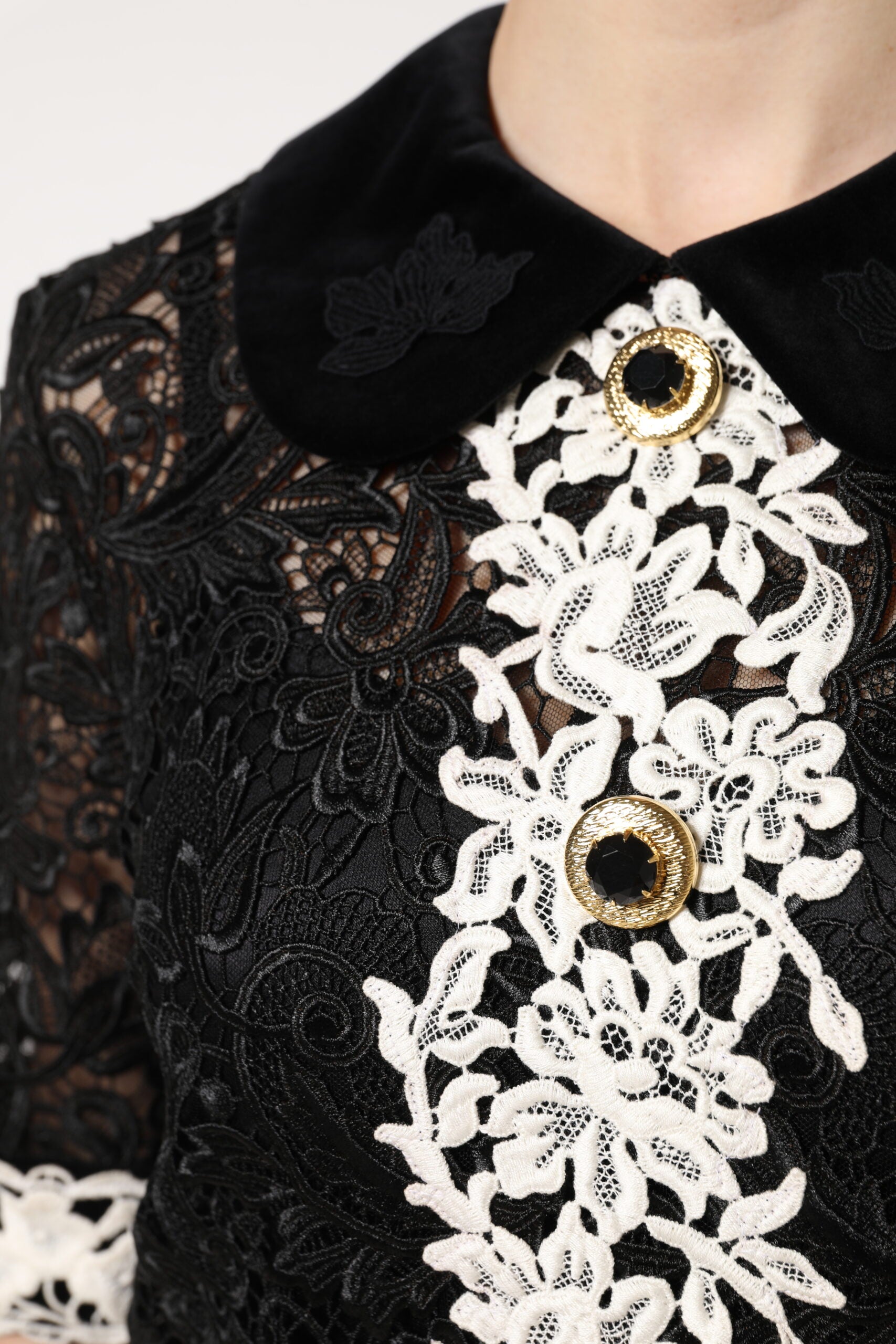 Dolce & Gabbana Schwarzes Minikleid mit floraler Spitze verschönert