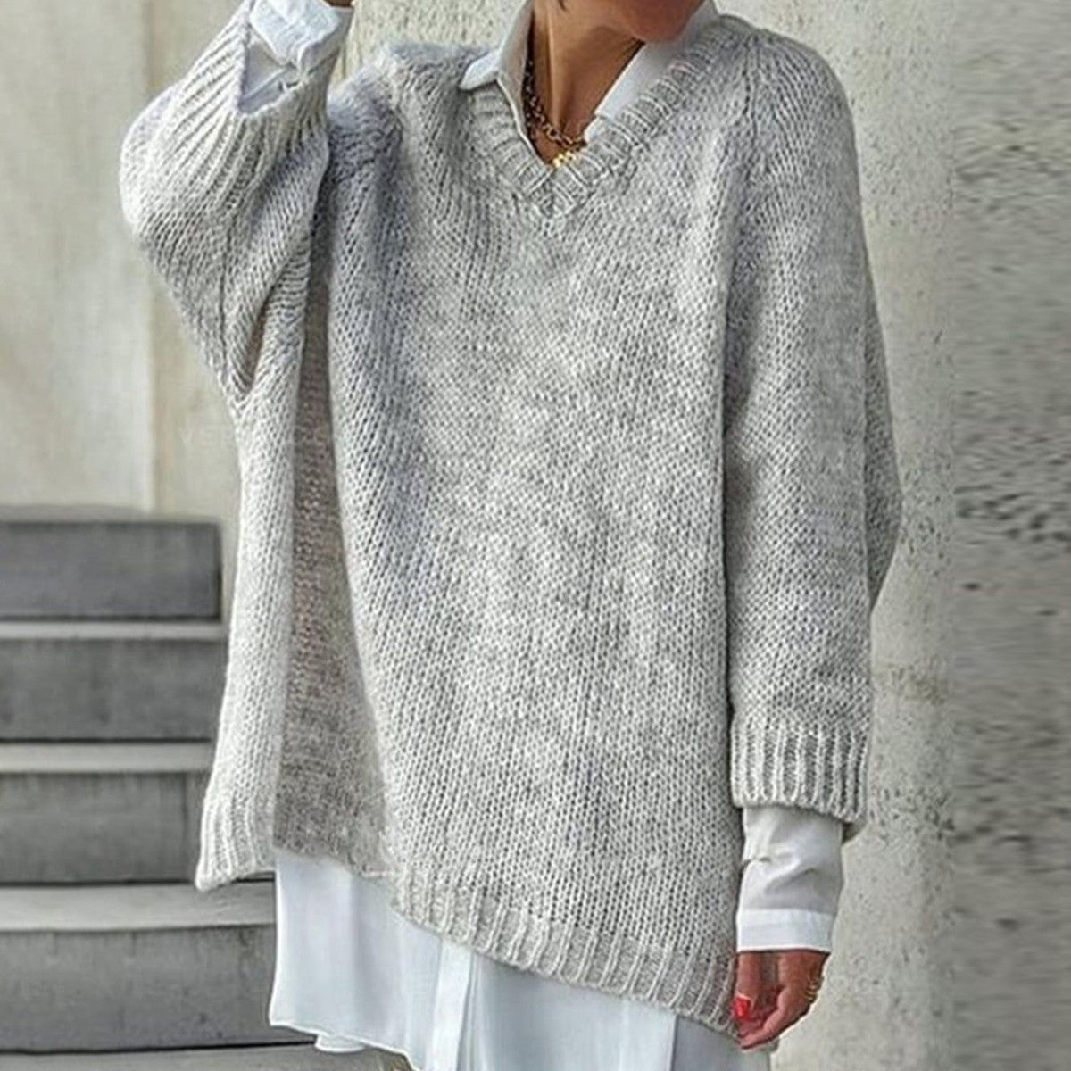Stilvoller Baggy Grey V-Neck Sweater - Ihr perfekter Herbst-Begleiter