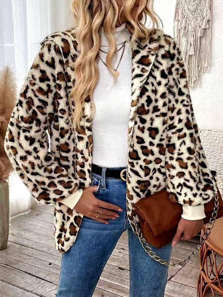 Herbsttrend: Wilder Leopardenprint Hoodie - Warm, Stylisch & Komfortabel