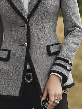 Herbstlicher Herringbone-Blazer: Klassische Eleganz trifft moderne Details